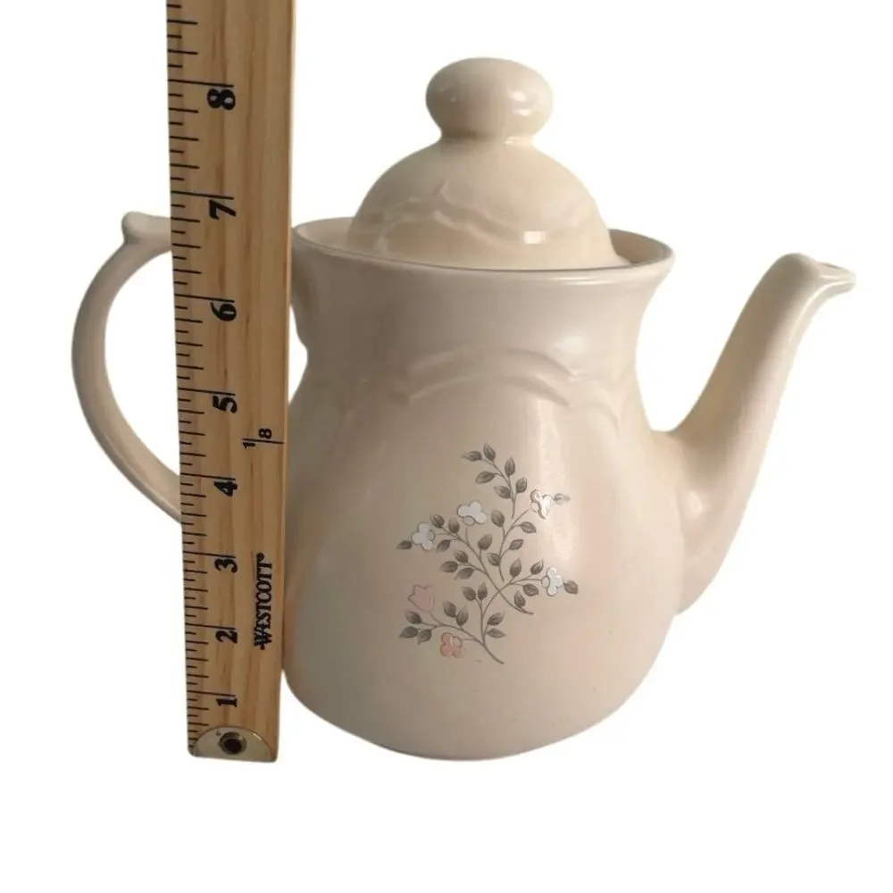 Vintage Pfaltzgraff beverage server 48 oz Remberence pattern with lid